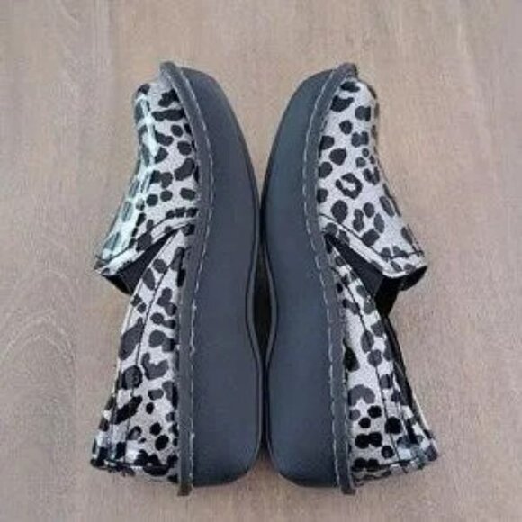 Glolily Jenny Professional Lightweight Extra Cushion Comfort Slip-On - Size: 6.5 - Picture 5 of 8